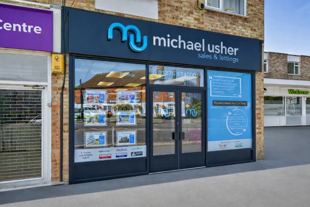 <strong><span style="color:hsl(0, 0%, 0%);">Your Local Specialists in </span><span style="color:hsl(192, 100%, 44%);">Sales & Lettings</span></strong>