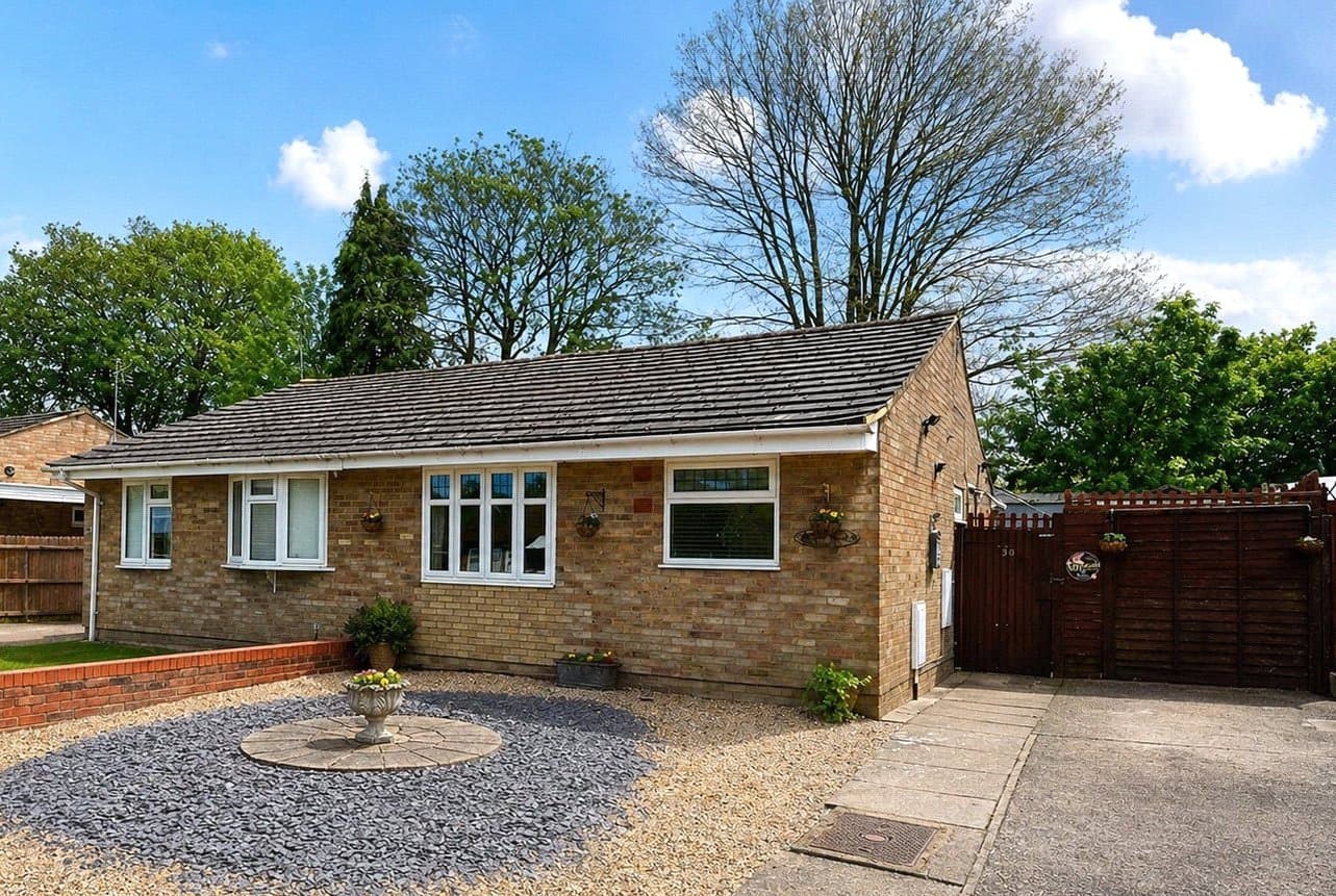 Chiltern Avenue, Farnborough, Hampshire, GU14 9SG